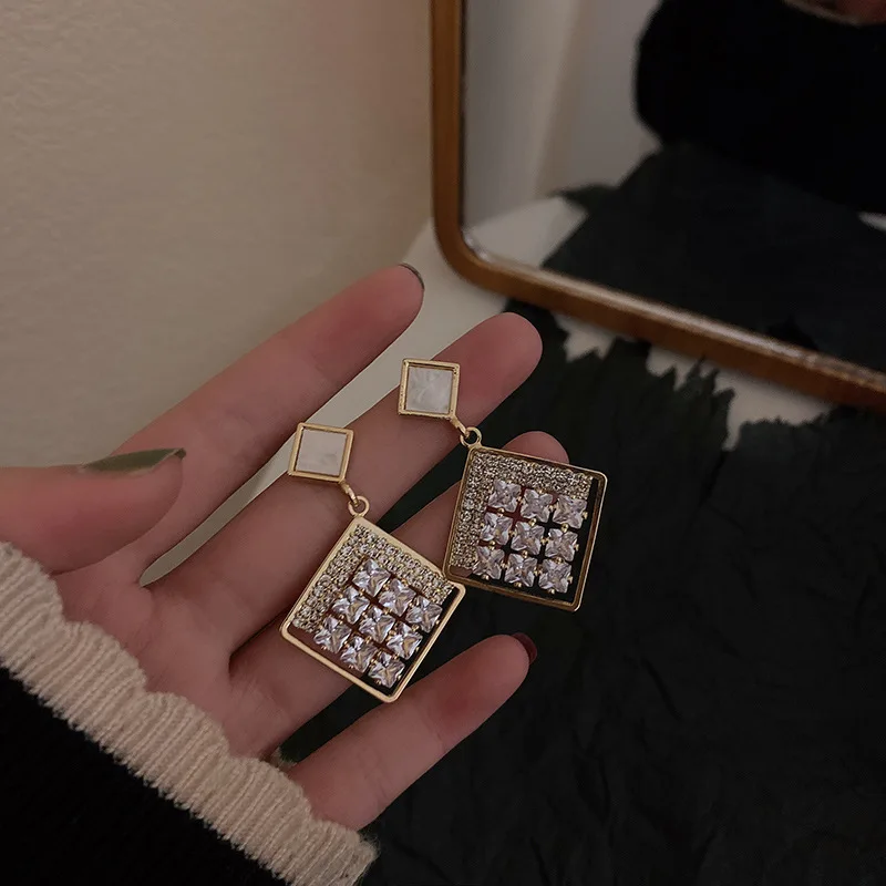 

Korea Luxury Bling CZ Stone Rhinestone Earrings for Women Gold Color Metal Hollow Out Square Geometric Drop Earrings Oorbellen