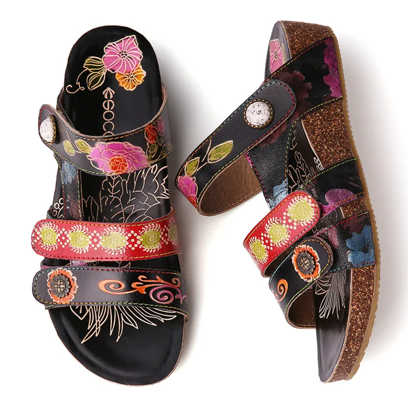 Женские сандалии SOCOFY раскрашенные туфли с тиснением на липучке цветами танкетке