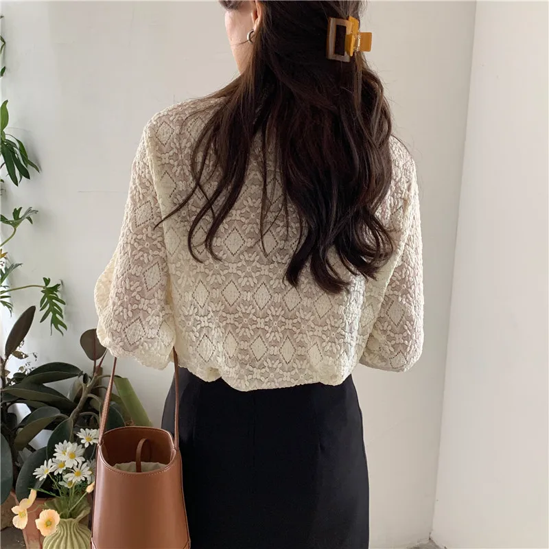 

RUGOD 2021 spring bottoming layering exquisite lace bottoming shirt commuting long-sleeved half-high collar top