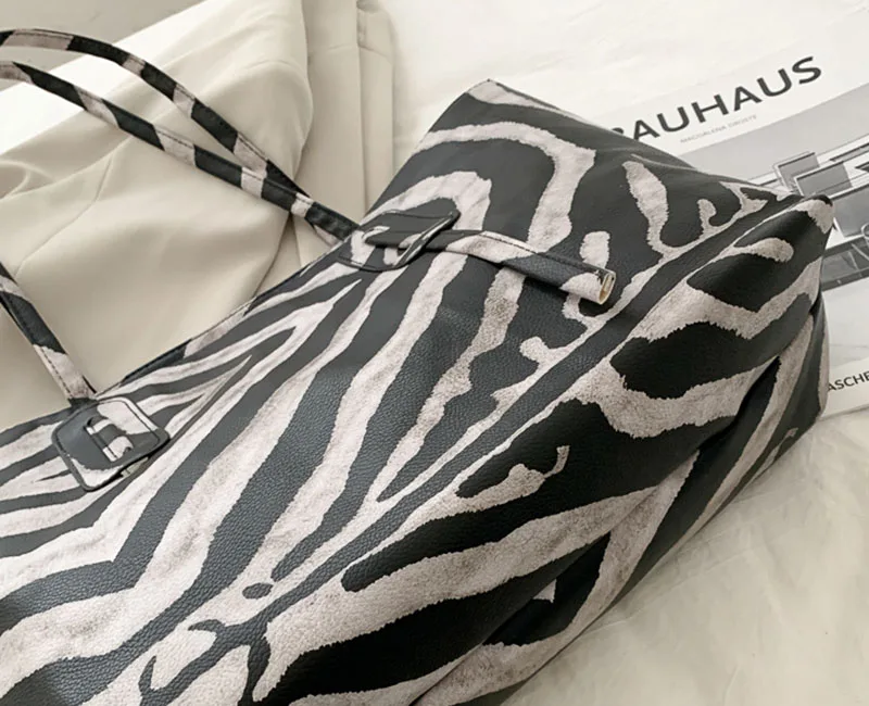 

Leisure bag women 2020 new fashion fashion fashion Zebra Print Tote Bag versatile bag