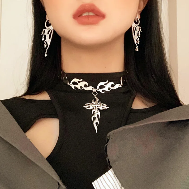 Ожерелье чокер в стиле Харадзюку панк с подвеской крестом виде пламени колье до