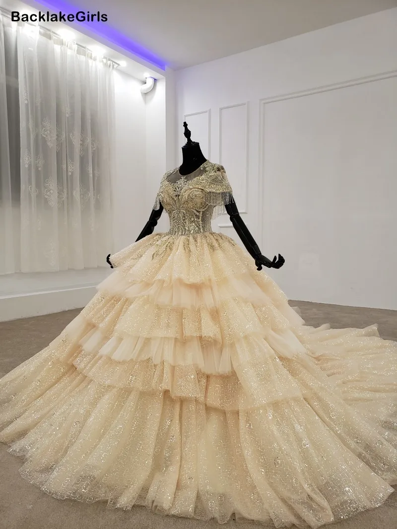 Многоуровневое свадебное платье цвета шампанского золотого на шнуровке сзади с