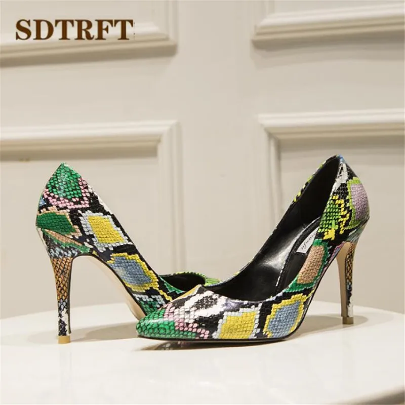 SDTRFT модные женские туфли со змеиным принтом на тонком каблуке 9 см