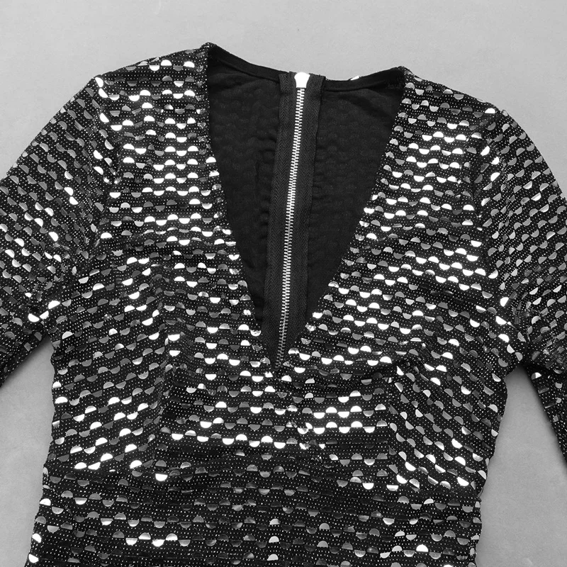 Женское платье с блестками Серебряное длинным рукавом и треугольным вырезом