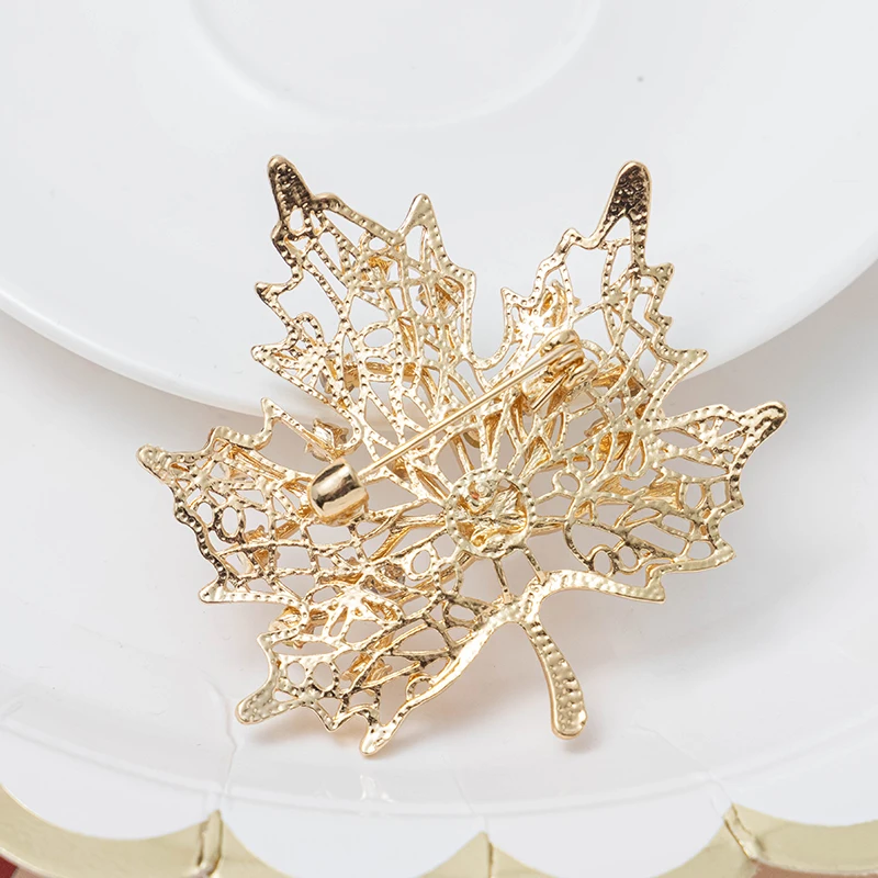 Rhao новый пустой клен лист камень жемчуг брошь дамы высококлассные свитер аксессуары пины праздничные подарки и цветочные броши на.