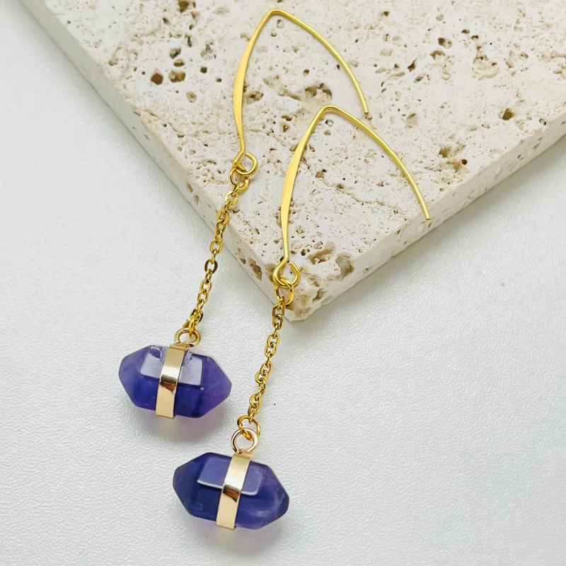 Женские серьги капельки с натуральным камнем золотого цвета окантовкой из