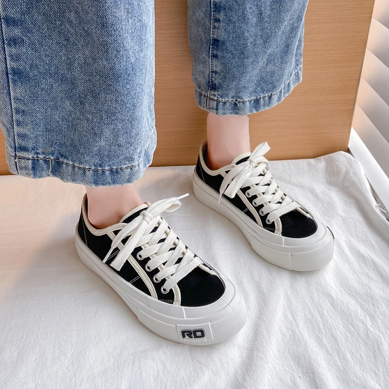 

New Fashion Canvas Shoes Women Platform Sneakers 2021 Summer Autumn Flat Sports Shoes Classic Lace Up Casual Vulcanized Sneakers