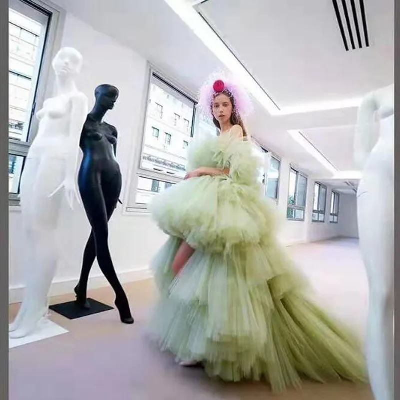 Новое поступление Длинные вечерние платья из многоярусного фатина с рюшами