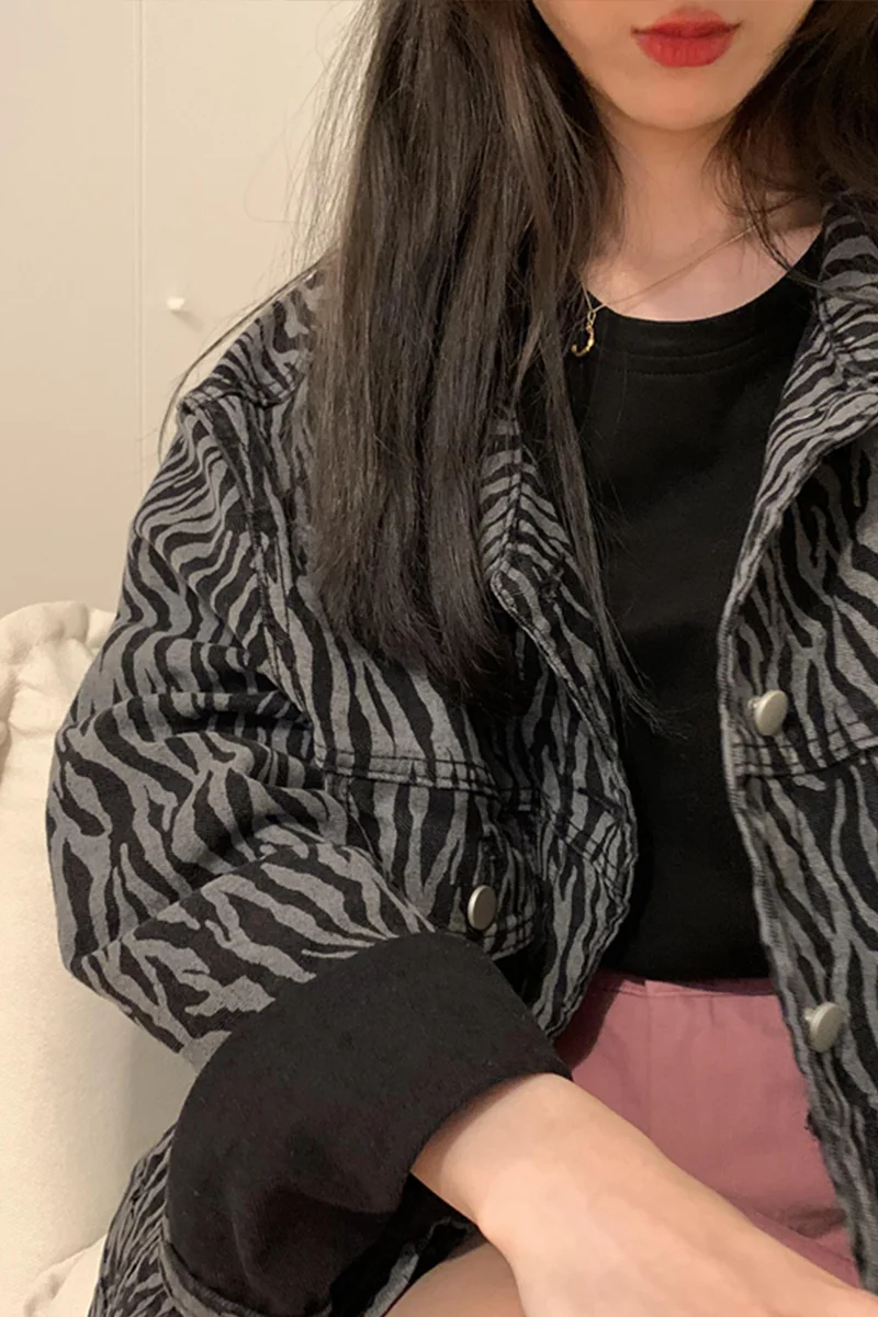 Черное пальто привлекательное джинсовое с принтом зебры Женская свободная