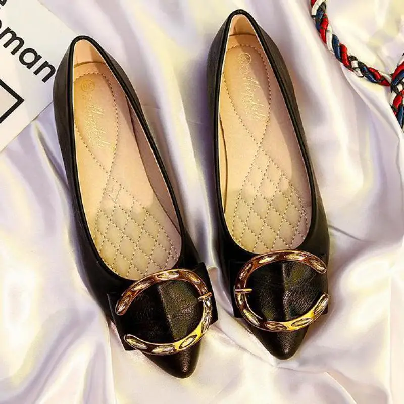 Туфли женские из лакированной кожи лоферы без застежки плоская подошва