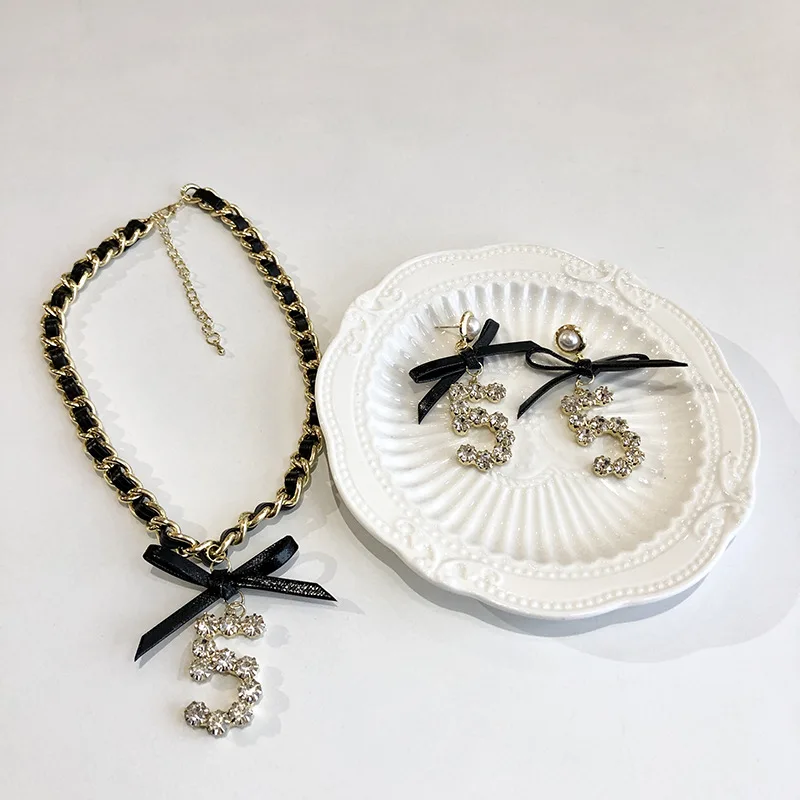 

Number 5 Flower Necklaces Women Fashion Bowknot Pearl Camellia Rhinestone Women Necklace Luxury Brand Jewelry Gift For Friend