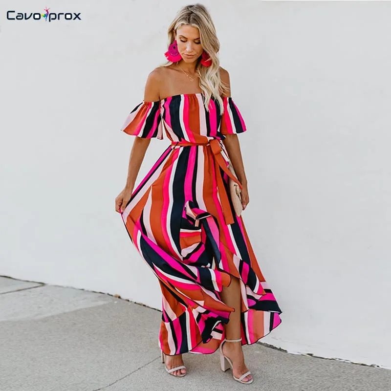 Женское платье с открытыми плечами Полосатое высоким разрезом и поясом