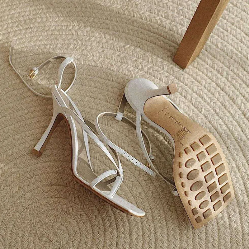 

Online celebrity super fire ins fairy wind 2020 summer new word with toe square head with Roman high-heeled sandals