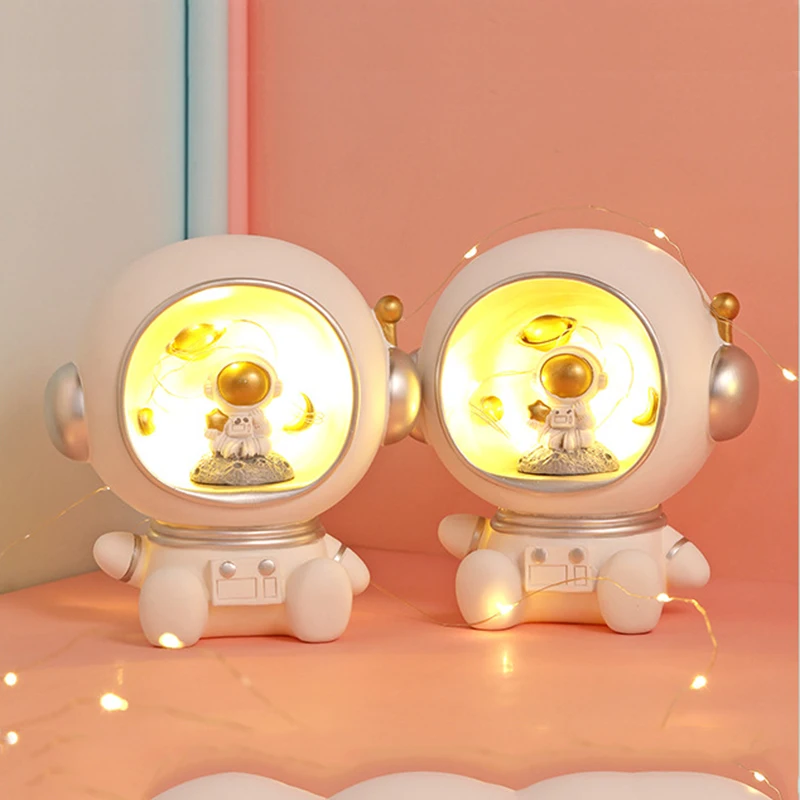 

Fairy tale astronaut creative night light piggy bank resin decoration cute character model living room desk decoration gift