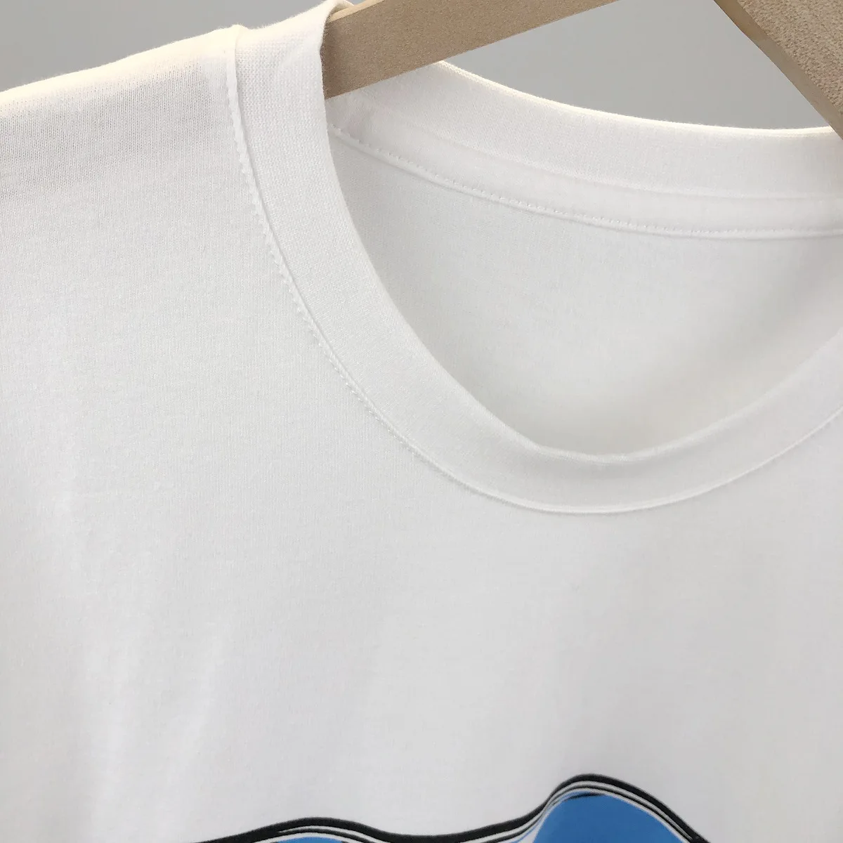 

High Quality Early Spring New Products Cartoon Eyes Crying Blindfold Girl Short-sleeved T-shirt Men and Women