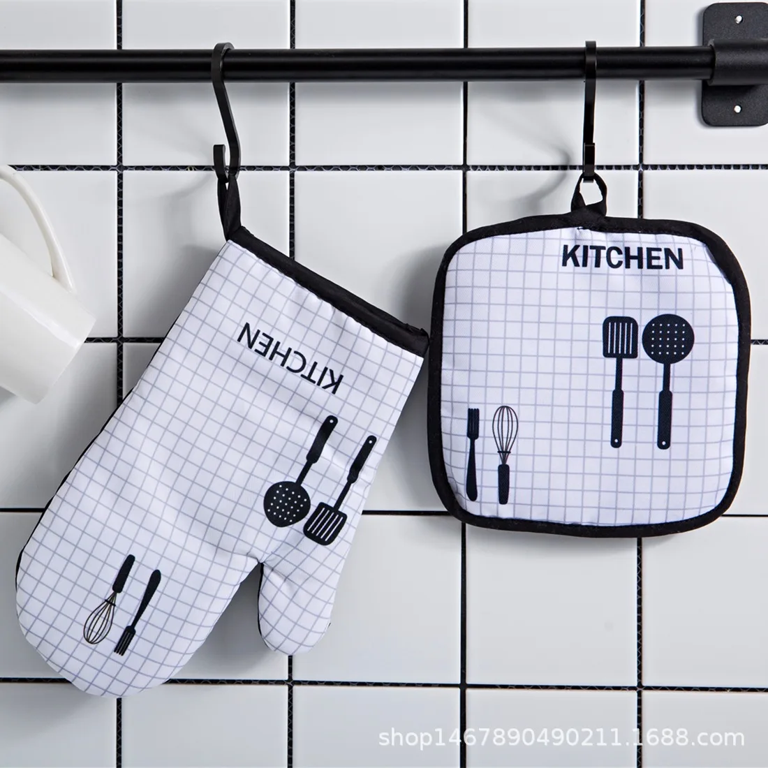 

Cartoon Thickened Microwave Oven Gloves Anti-Scalding And High Temperature Baking Oven Insulation Gloves Insulation Household