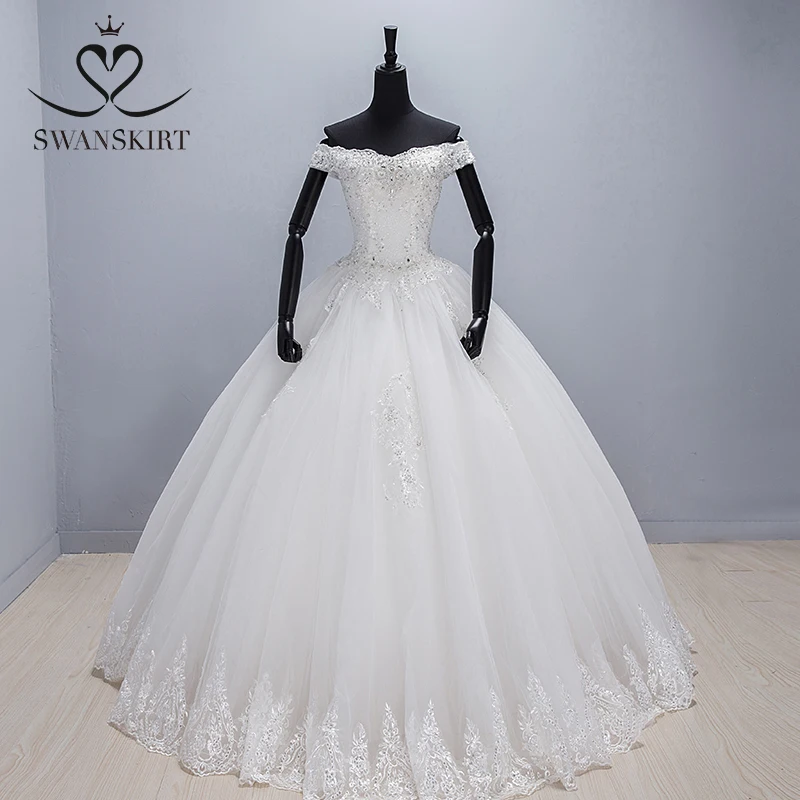 Бальное платье с открытыми плечами свадебное бальное Б105 винтажное кружевное