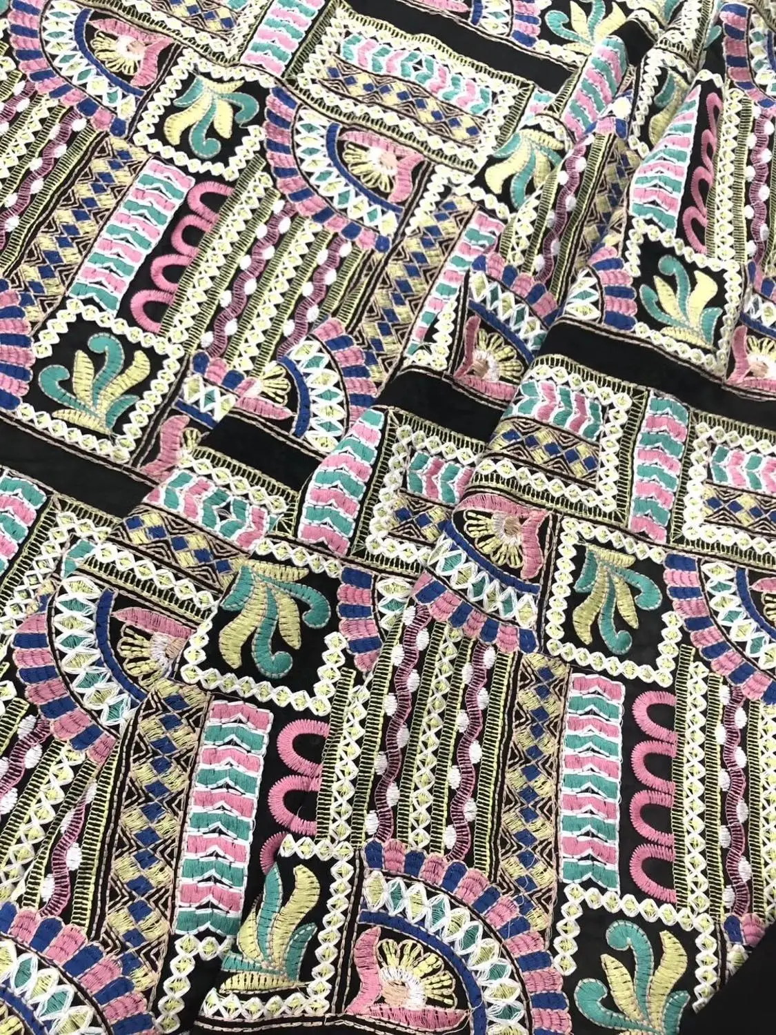 Изящная французская Тюлевая вышивка кружевная ткань с красивым рисунком