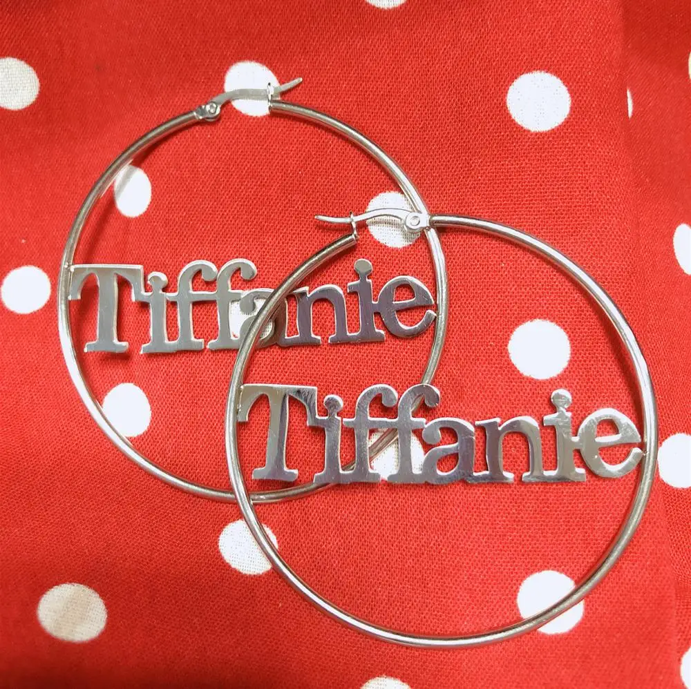 1 пара большие круглые серьги-гвоздики с именным именем для женщин