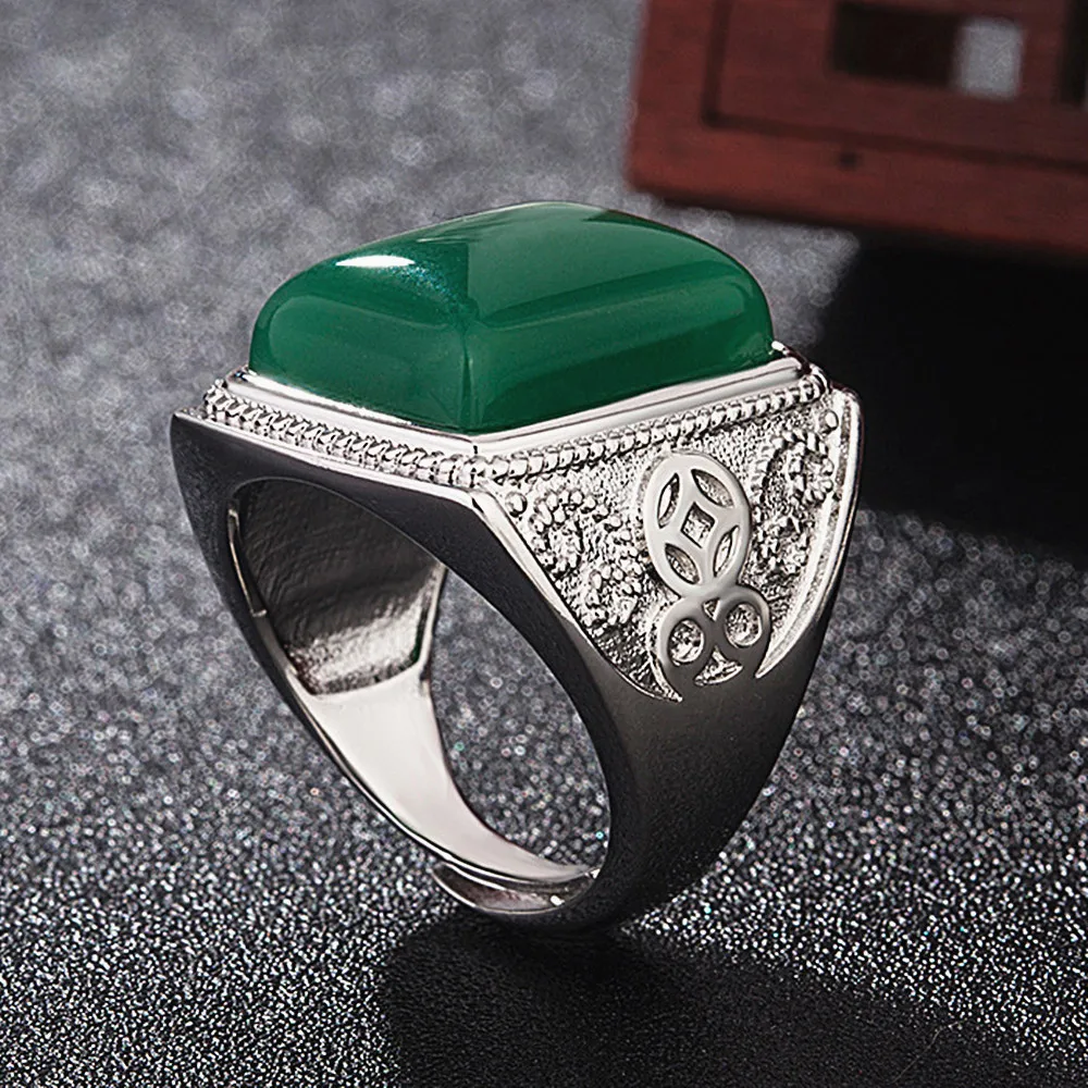Кольцо мужское с изумрудом и нефритом большая винтажная резьба цвет