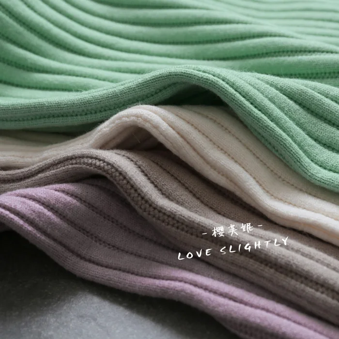 Женский свитер с длинным рукавом вязаный треугольным вырезом на весну и осень