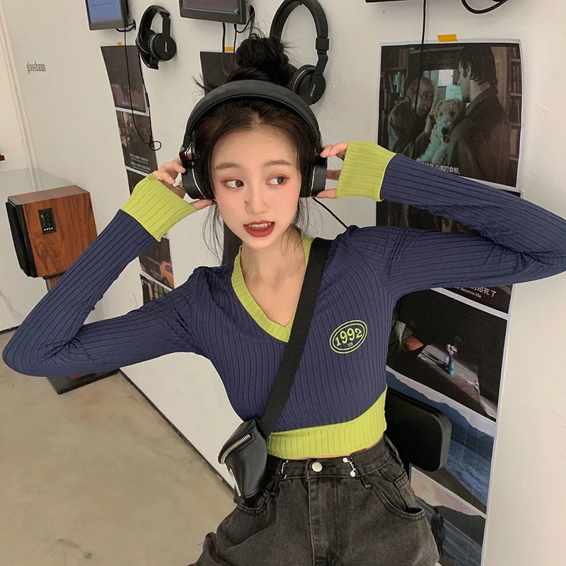 

Женский Короткий трикотажный свитер с воротником-стойкой