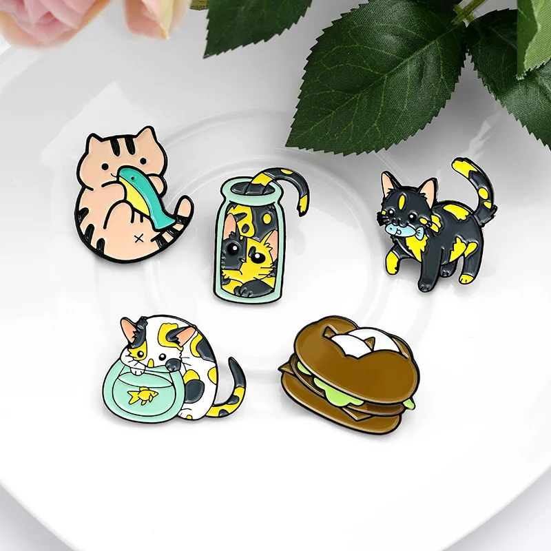 

Cat Club Enamel Brooch Fish Tank Cuff Quilt Play Glass Bottle Cute Kitty Badge Cartoon Animal Jewelry Buckle Gift to Friends