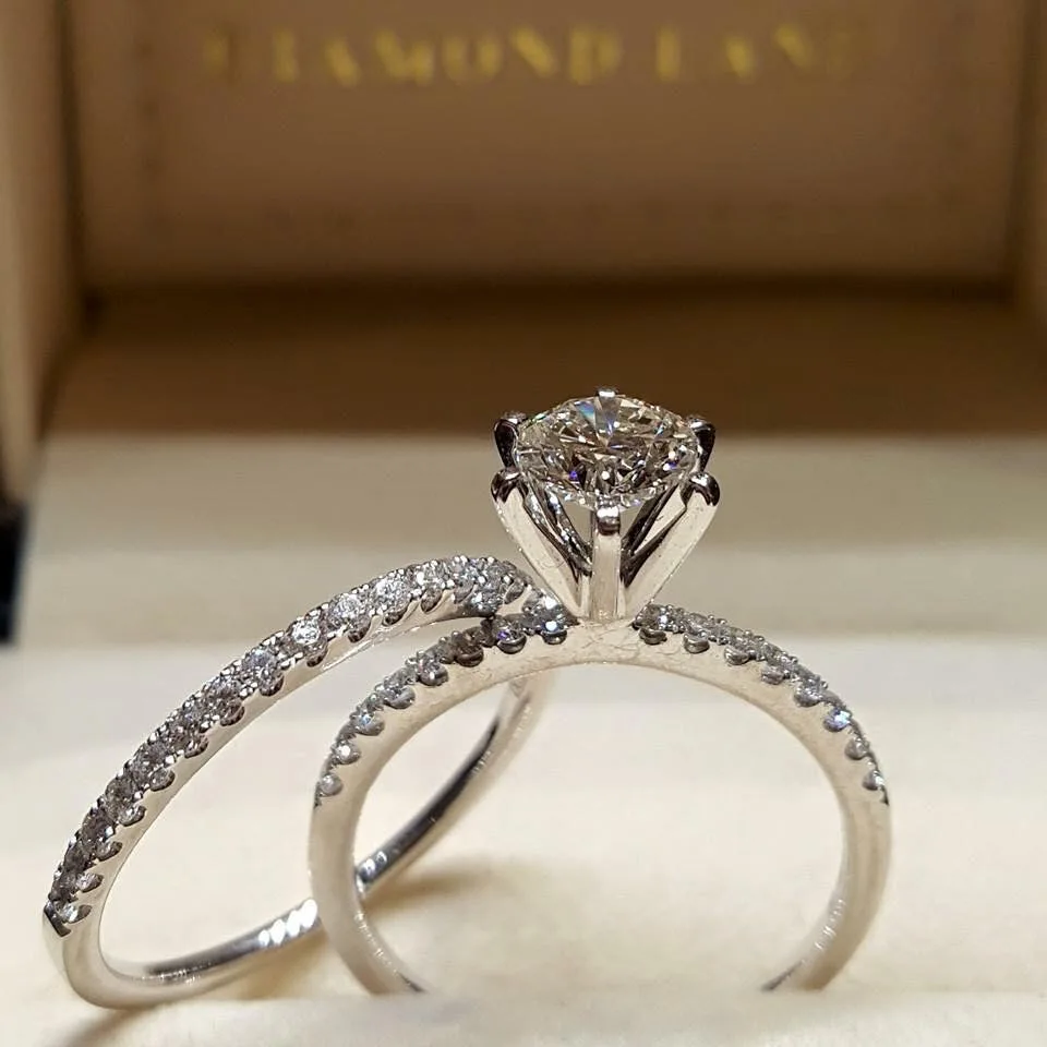 

New Simple Marriage Engagement Ring Classic Couple Jewelry Inlaid Zircon
