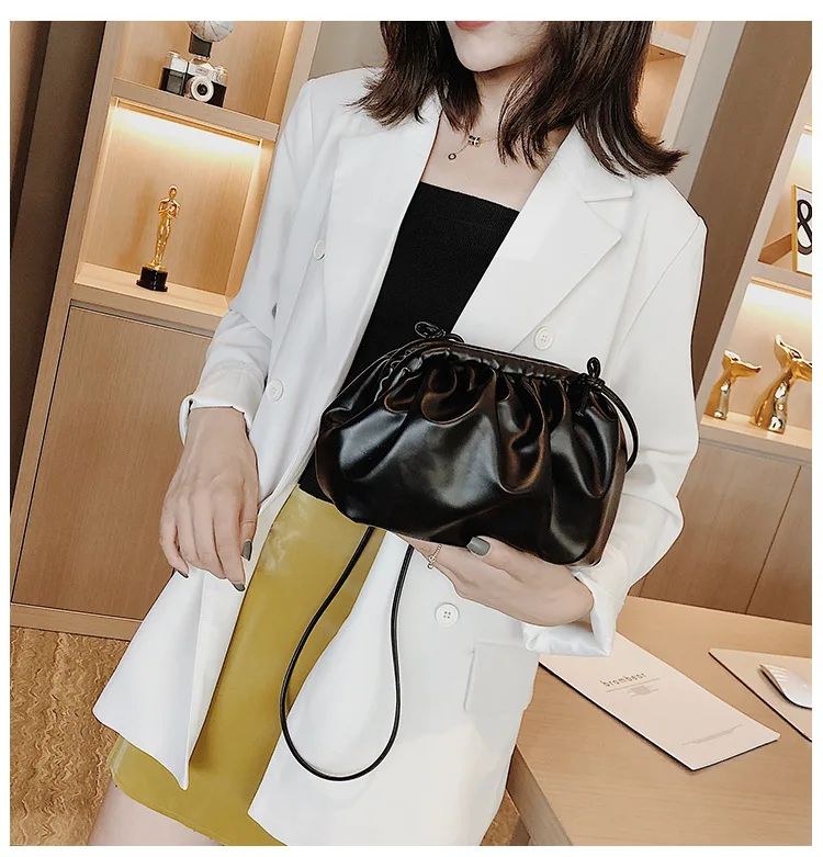 Women Simple Dumplings Messenger Bag Designer Retro New Fashion Cloud Female Crossbody Shoulder Bag Tide Handbag Clutch Bag