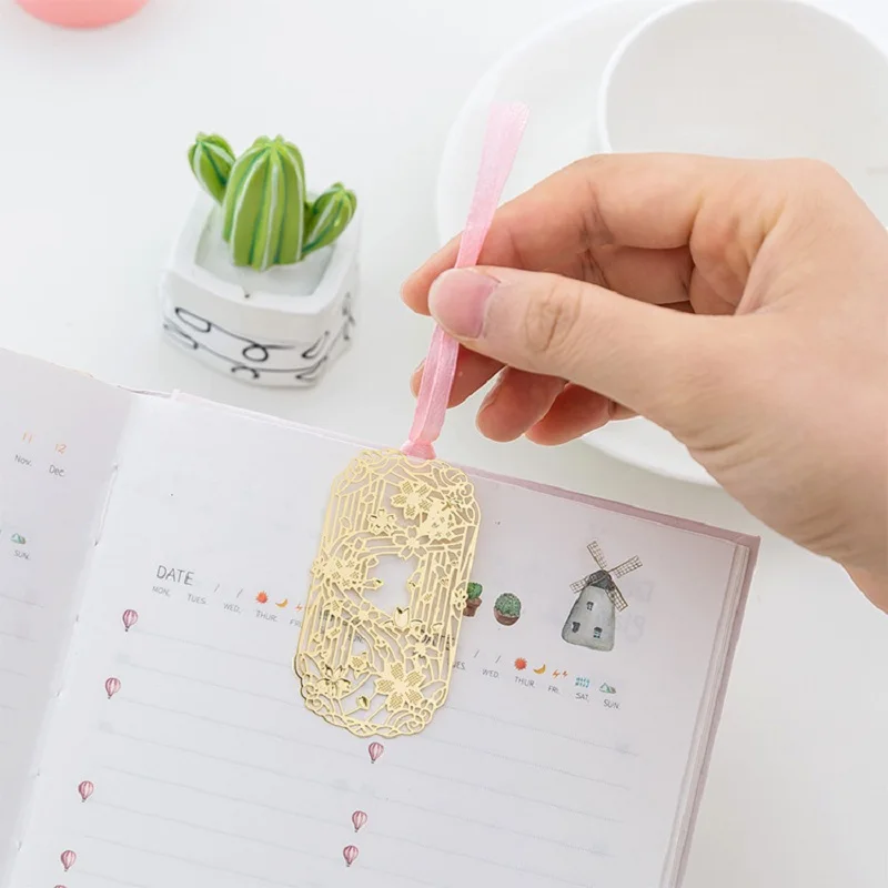 

1PC Chinese Style Hollow Retro Cherry Blossoms Multifunctional Cute Metal Bookmark Books Bookmarks Art School Supplies 01469
