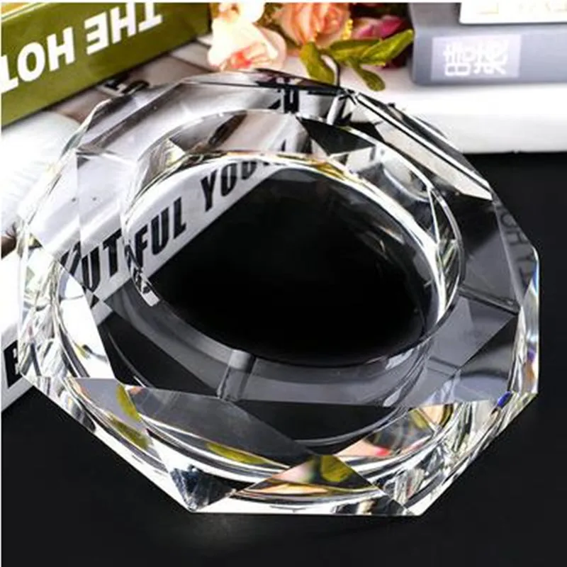 

Beautiful modern fashion crystal ashtray crafts, home office restaurant bar desktop decoration gift, diameter 15 cm