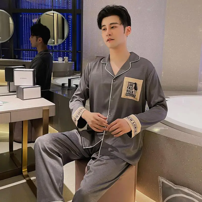 

Мужская осенне-зимняя атласная пижама с длинным рукавом