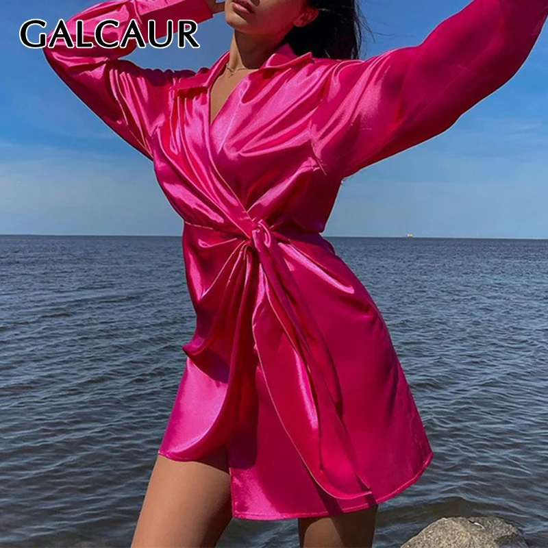 

Женское однотонное мини-платье с V-образным вырезом и длинным рукавом