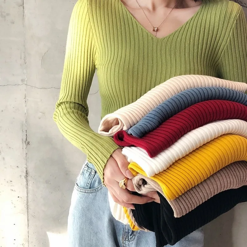 

Женский трикотажный свитер с V-образным вырезом, в полоску