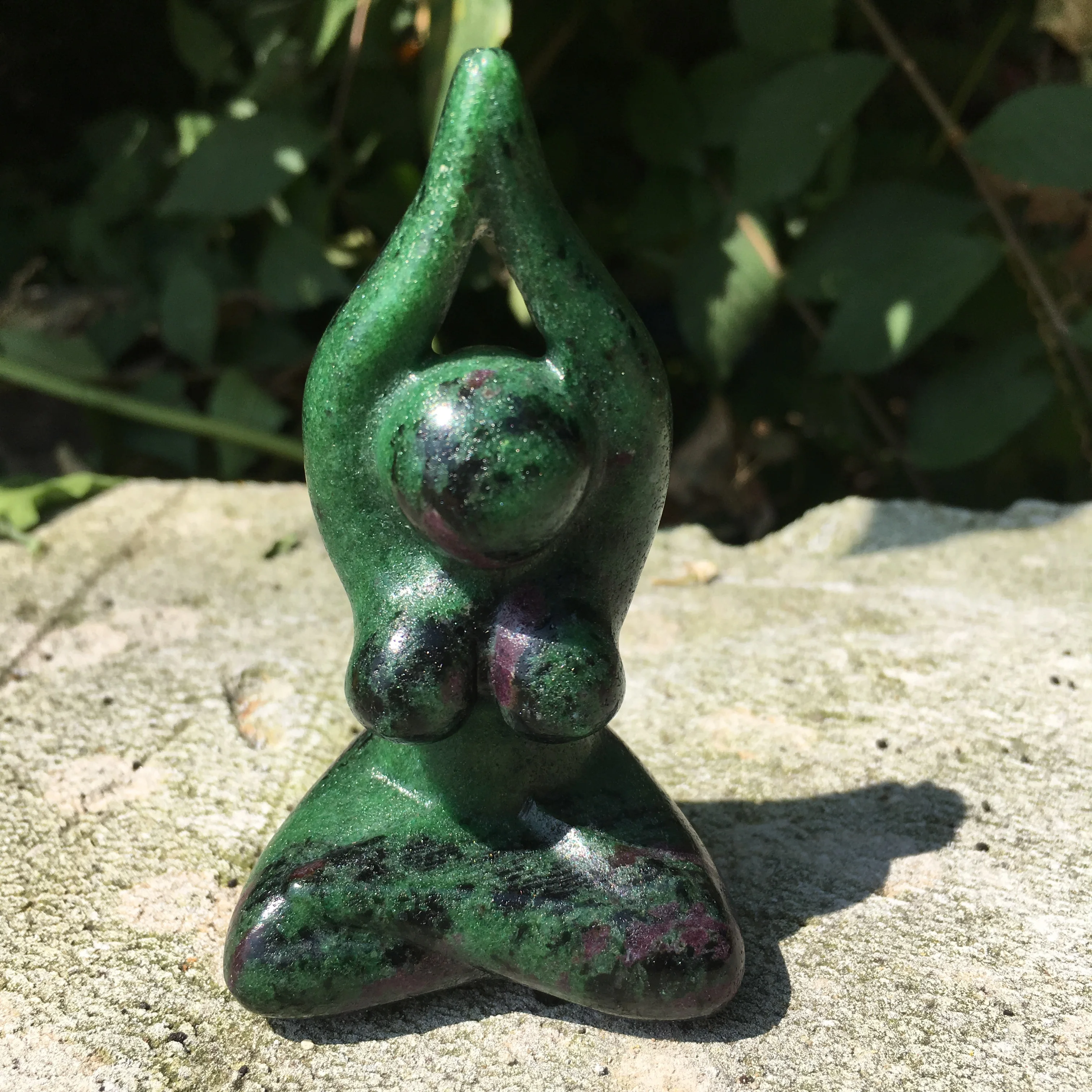 

Ruby Zoisite, Хрустальная богиня, природная фотостатуя, резная женщина, Йога, солнце, камень, драгоценный камень, скульптура тела, энергетическое ...