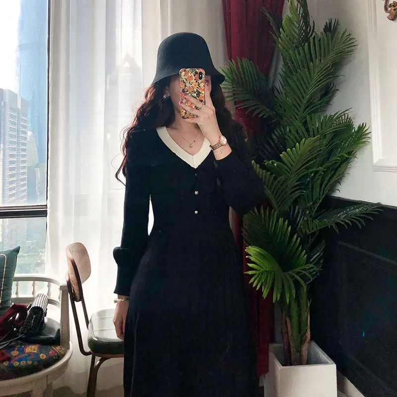 

Korean 2021 Winter Retro Knitted Dress Female Long Sleeve French Elegant One Piece Dress Women Sweet V-Neck Midi Sweater Dresses