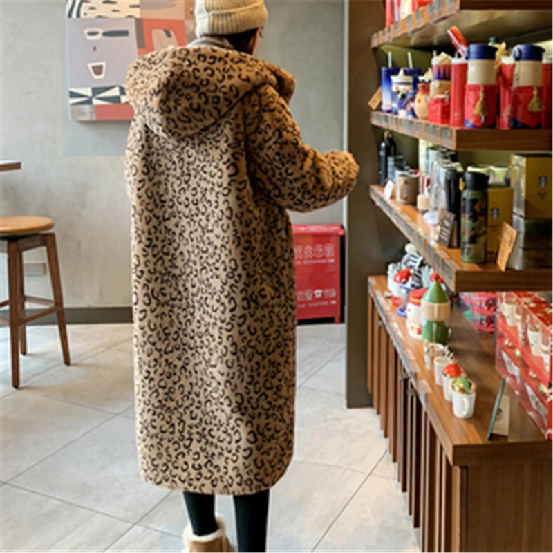 Женское леопардовое меховое пальто новинка зимы 2019 длинное с капюшоном из