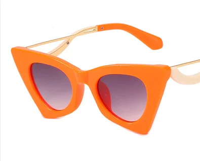 

Personality triangle cat eye sunglasses retro design and color European INS web celebrity sunglasses female street shoot catwalk