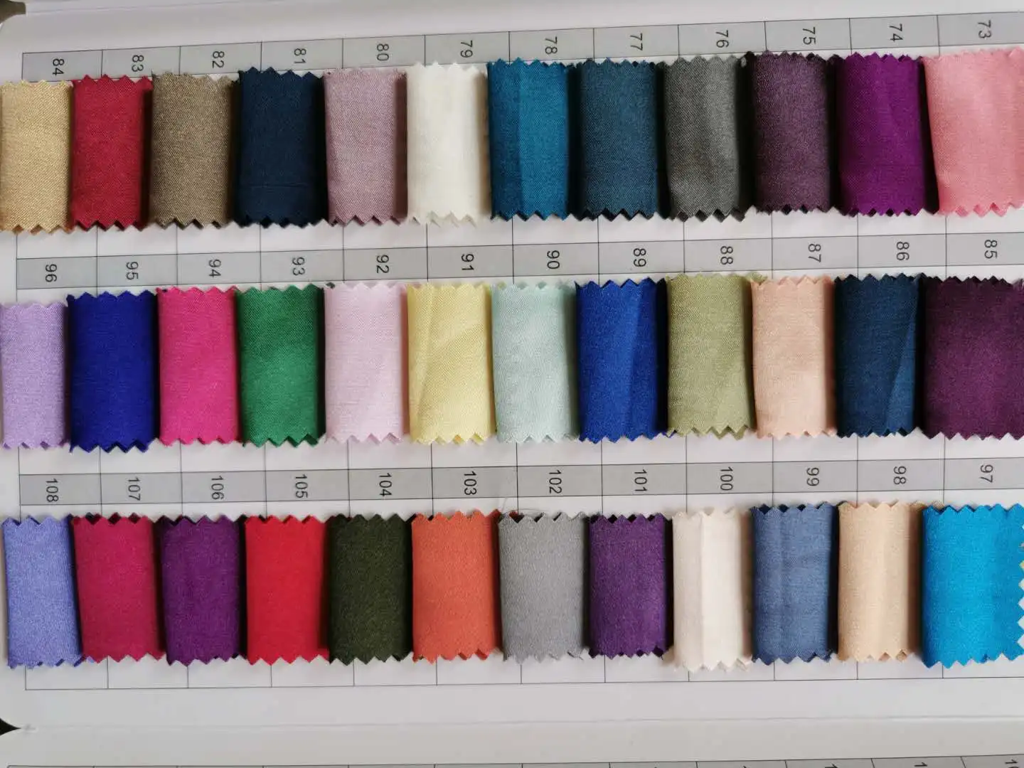 Цветные образцы атласной ткани|Подарочные сумки и упаковка| |