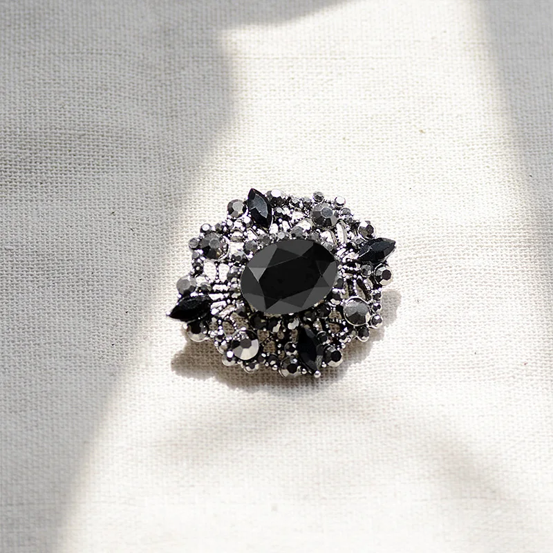 Винтажная брошь с кристаллами в стиле барокко | Украшения и аксессуары