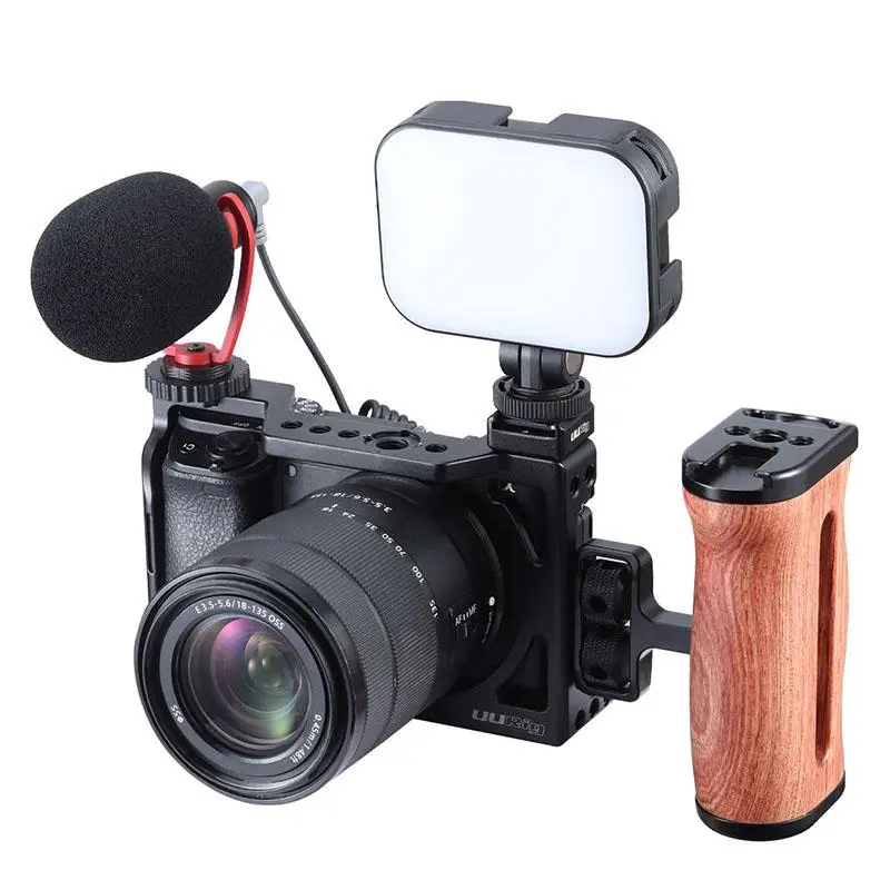 

UURig R053 Universal Cold Shoe Mount Adapter with 1/4in Thread Hole Base for Camera Cage Moniter LED Light Microphone Flash