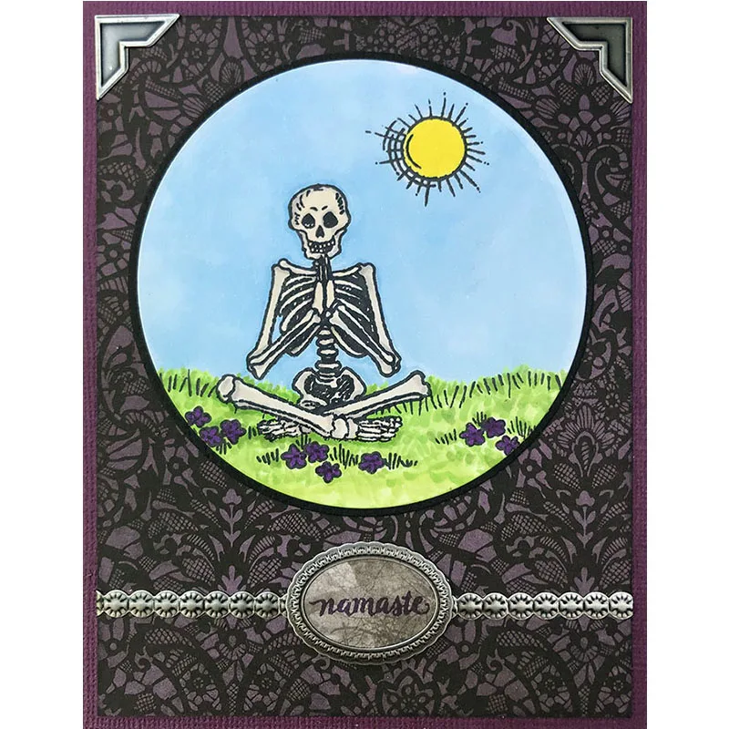 Прозрачные штампы в виде черепа человека делающего йогу и фразы на Хэллоуин для