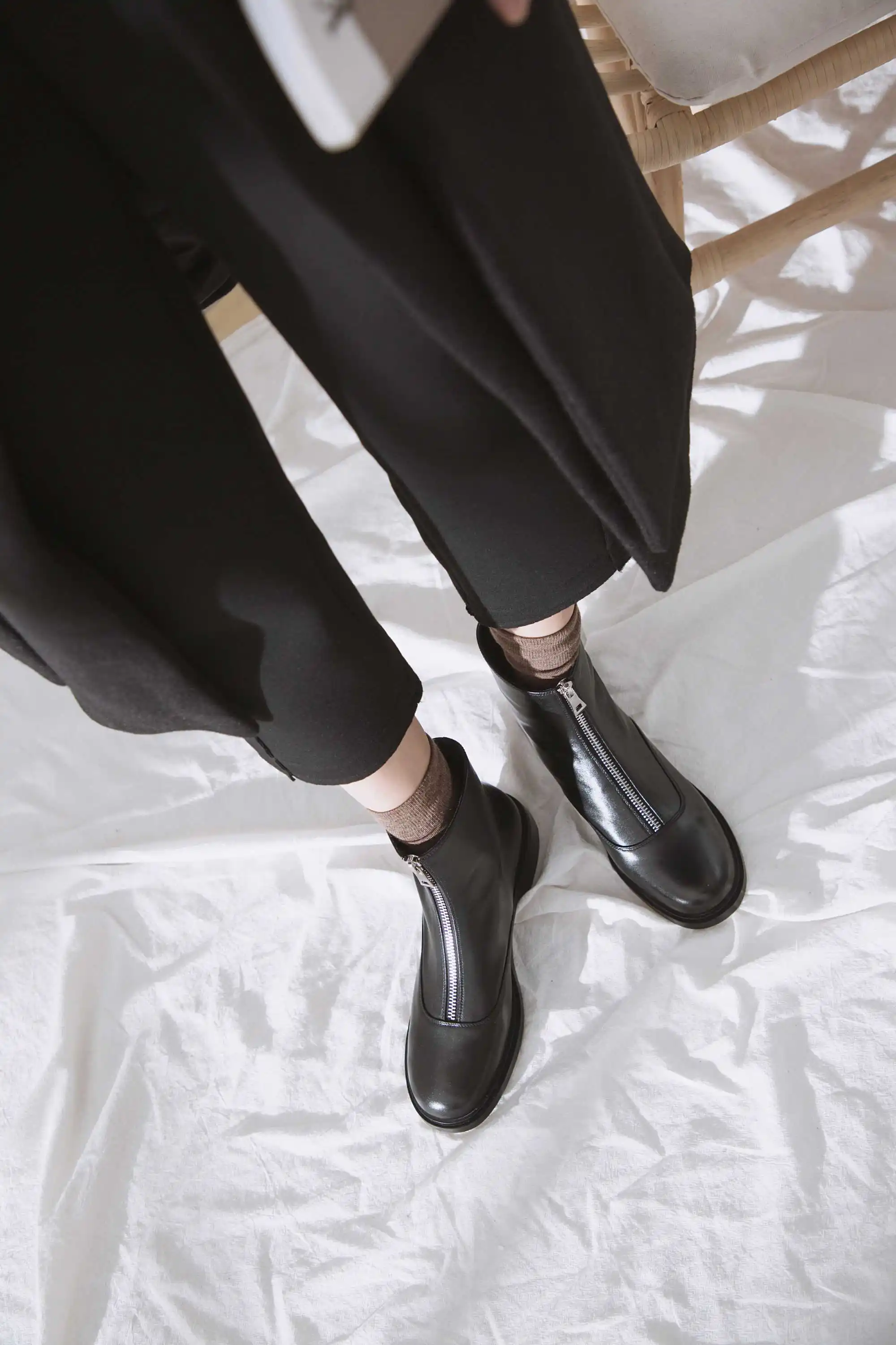 krazing pot winter warm leisure simple style genuine leather solid round toe low heels women fashion Zipper punk ankle boots L00