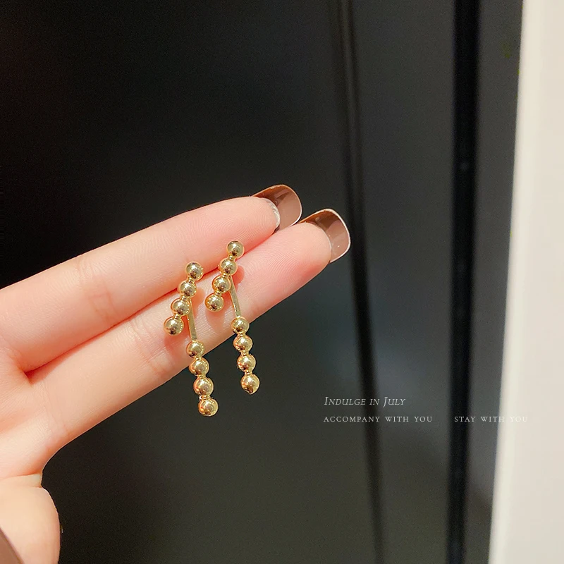 

S925 silver needle, a new 2021 female with two earring rings, has a high sense of temperament, and online celebrity explodes ear