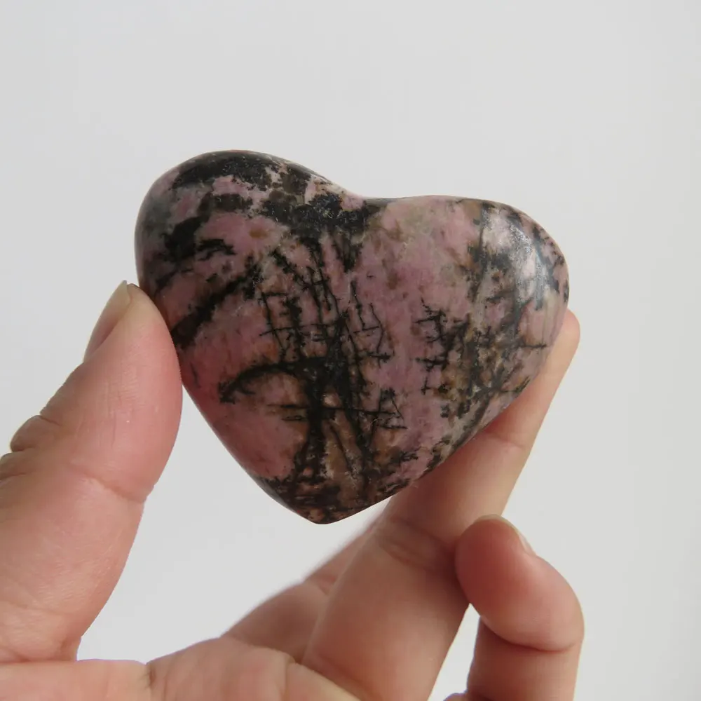 

122 г РЕДКИЙ AAA ++ Природный Родонит кристалл сердце резное полированный Исцеление природные минеральные камни 2020 праздничный подарок
