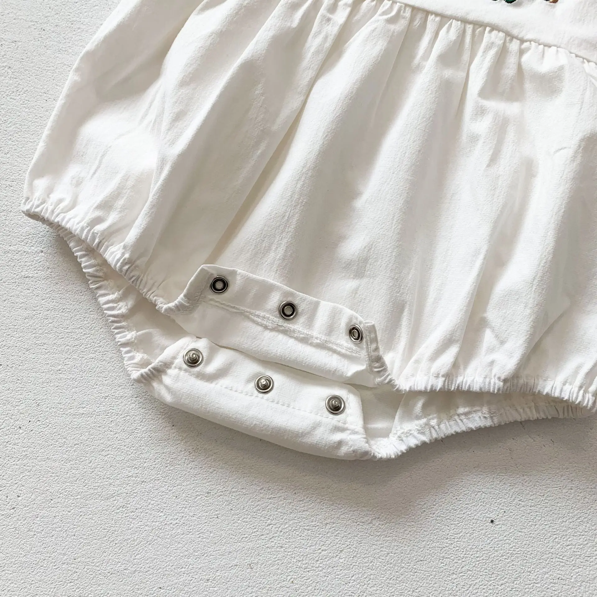 

The new baby Romper baby coveralls embroidered long-sleeved solid color girl treasure climbing clothes baby girl clothes