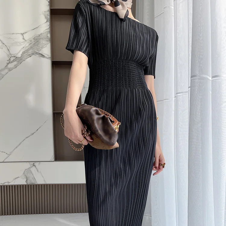 

Vertical Pleated slim waist high waist dress women's pleated short sleeve round neck long skirt Zixia new style