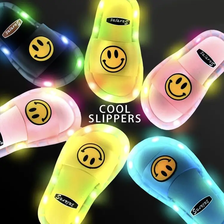 Шлепанцы для девочек и мальчиков Мультяшные пляжные сандалии с улыбкой радужные