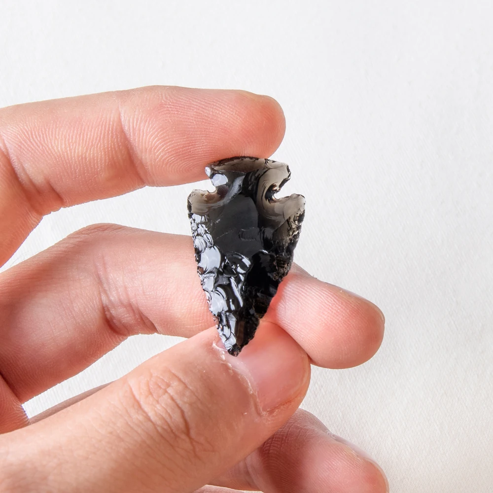 Ожерелье с кулоном из натурального сырого Обсидианового камня и кристаллов