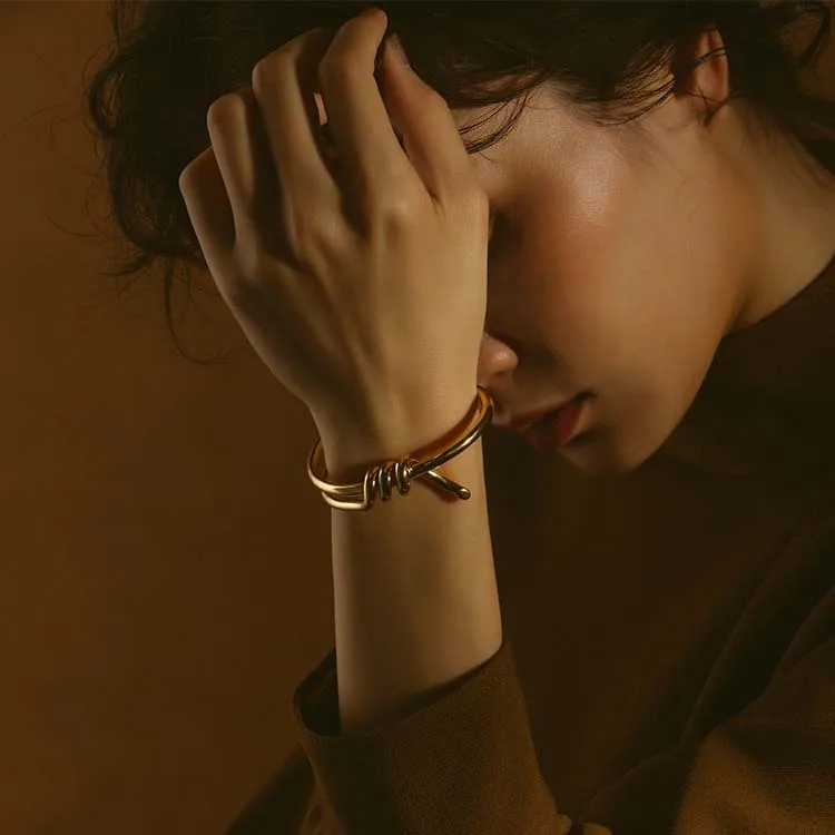 Женские браслеты с витой обмоткой простые позолоченные металлическим покрытием